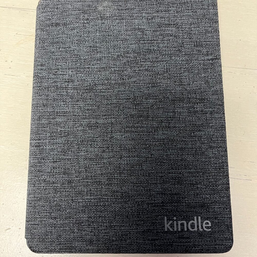 Kindle Paperwhite signature edition (11th generation) with case